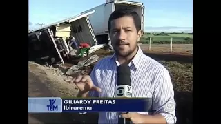 Ônibus da dupla Milionário e José Rico se envolve em acidente   G1 Bauru Marília   TEM Noticias 1ª E