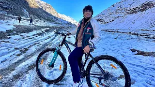 Snow Mein Cycle Chala Di 😂