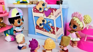 ARE THEY PAPER?! 😲😲 Brand new baby dolls in kindergarten LOL LOL surprise. Funny cartoons Darinelka