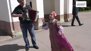 Пой гармонь, звени душа, песня русская слышна!