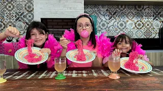 24 HORAS SÓ COMENDO COMIDA ROSA