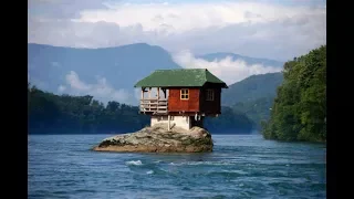 Top 10 houses in the middle of nowhere