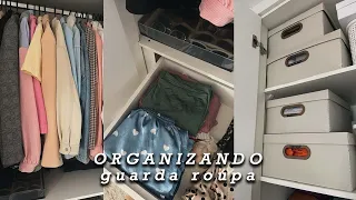 Organizando meu guarda roupa | Carine Reis