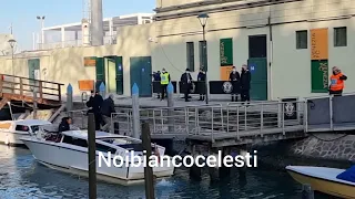 Venezia - Lazio, l'arrivo della quaterna arbitrale allo Stadio Penzo