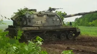САУ 2С19 МСТА С наносят удар по  бронетехники ВСУ корректируемым артиллерийским снарядом Краснополь