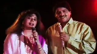 Aisi jagah leke chal beete...Udit Narayan And Sapna mukherjee beautiful old rare live video song.