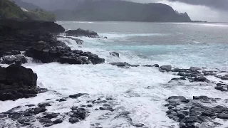 Girl gets swept by massive waves (Queen's bath, Kauai)