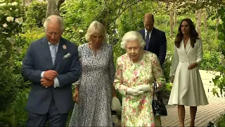 Queen Elizabeth II hosts G-7 leaders, spouses