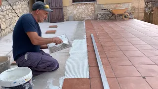 Como echar un piso o suelo de cemento con pendientes hacia el medio y poner baldosa  tutorial