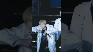 Cute yoongi 😻 imitating jimin 🐣