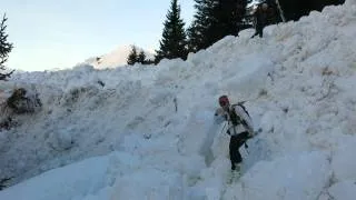 Timogno , con gigantesca valanga sulla pista pegherolo