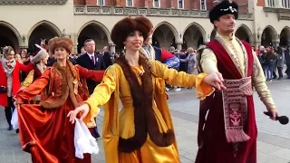 Polonez na krakowskim Rynku w Święto Niepodległości A.D. 2017