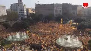 110.000 persones canten Els Segadors a la Plaça Catalunya