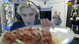 xQc drops his food