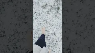 Boso po śniegu - uziemienie w ogrodzie