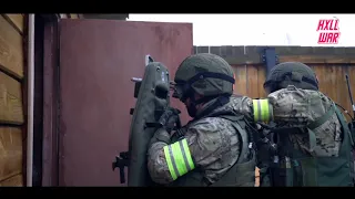 Кадры тактико-специальных занятий сотрудников регионального подразделения спецназа ФСБ.