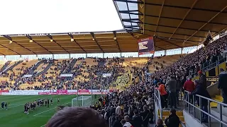 Werner Fuchs Tribüne feiert Alemannia Aachen nach 3:1 gegen Rödinghausen.