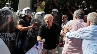 Greek police use tear gas on protesting pensioners