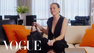 Kasia Smutniak rivela cosa custodisce nella sua borsa | Vogue Italia