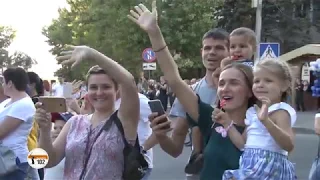 Праздничный Волгоград захватило театрализованное шествие