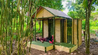 Camping hujan deras || Membangun shelter bambu sederhana di hutan