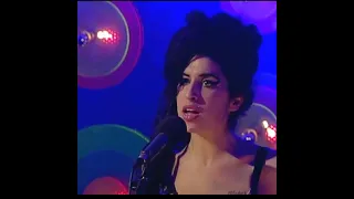 Tears Dry On Their Own – Amy Winehouse live 2006