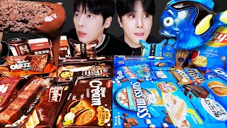 ASMR MUKBANG | BROWN VS BLUE FOOD JELLY CANDY Desserts (Noodles Jelly, chocolate) Convenience store