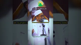 Ustadz Adi Hidayat - Saat Sujud Telapak Dulu Atau Lutut Dulu #short #ceramahsingkat #uas