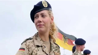 В Германии уволили военного мусульманина за отказ пожимать руку женщин