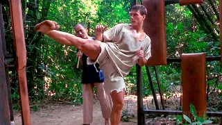 Er macht seine Beine stärker als Holz | Der Kickboxer | German Deutsch Clip