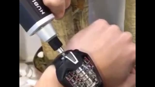 How to change time on the $300.000 Hublot LaFerrari Watch