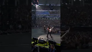 Kirk Hammett & Lars Ulrich switching instruments (Hamburg night 2)