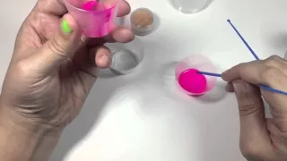 Mixing pigments and mica into resin with alcohol