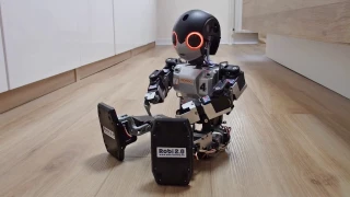 ROBO TOYS | ROBI 2.0 - HUMANOIDER ROBOTER - KÜNSTLICHE INTELLIGENZ