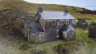 THE DOLLS HOUSE - ABANDONED HOUSE FROZEN IN TIME - HIDDEN IN THE MOUNTAINS FOR 30 YEARS