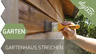 Gartenhaus neu streichen: Grundieren und lasieren