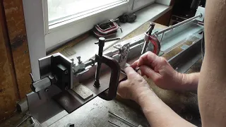 Соединение приспособления с накладкой на шурупы через прокладки(видео №247).