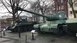 Panzer Kalterkrieg Militär Museum Kolberg Fahrzeugpark Flugzeuge Geschütze SPW