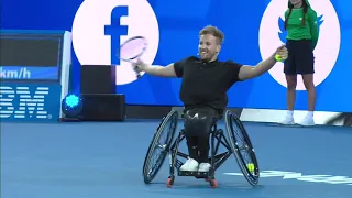 Novak Djokovic plays wheelchair tennis. Одновременно и смешно и очень грустно. Стоит посмотреть всем