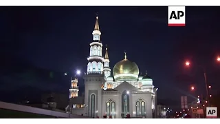 Moscow: Huge number of worshippers come to pray at new mosque | Editor's Pick | 24 Sept 15