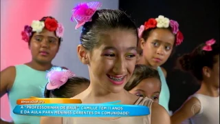 Que exemplo! Garota de 11 anos dá aula de balé em comunidade carente