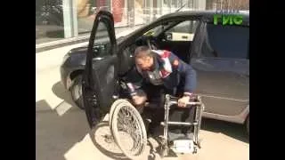 Автомобилистов штрафуют за парковку на местах для инвалидов