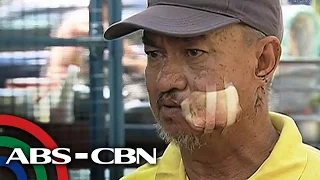 TV Patrol: Tricycle driver, sinaksak ng payong ng nakagitgitang pedicab driver