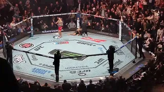 Ilia Topuria KO's Alexander Volkanovski at UFC 298 to win the Featherweight Championship! (upset)