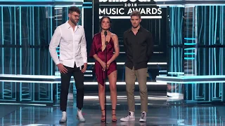 Halsey and The Chainsmokers give a tribute speech to Avicii at BBMAs 2018 [HD]