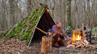 Moss Covered Shelter Overnighter - Roast Beef and Ramson Potatoes