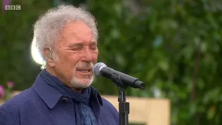 Tom Jones   I'll Never Fall In Love Again  At Home Live 2020