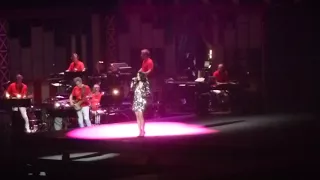 jenifer enfoires 2018 hommage à Johnny en chantant "je te promet".video perso!!AW