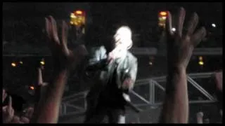 Bono collapses on stage, September 16th, 2009 Toronto
