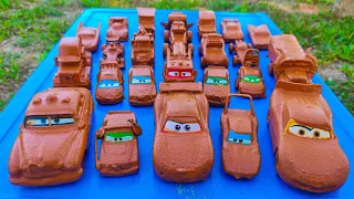 Clean up muddy minicar falling into the water & a convoys disney cars! Play in the garden